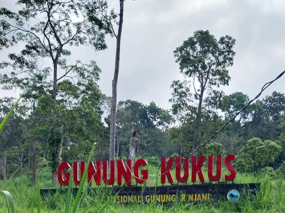 Raturinjani Homestay Selong エクステリア 写真