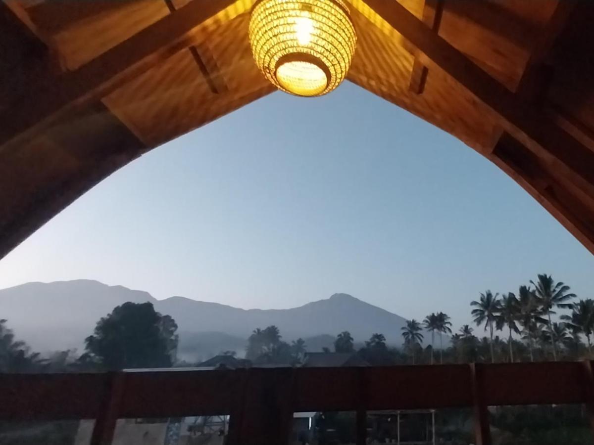Raturinjani Homestay Selong エクステリア 写真