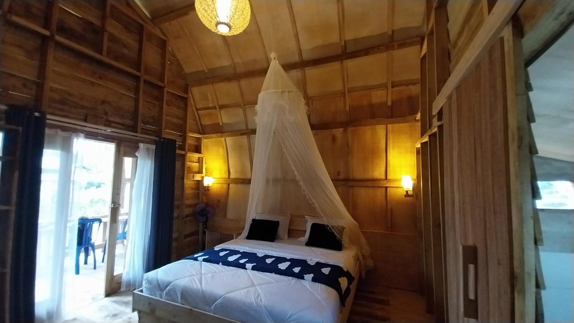 Raturinjani Homestay Selong エクステリア 写真