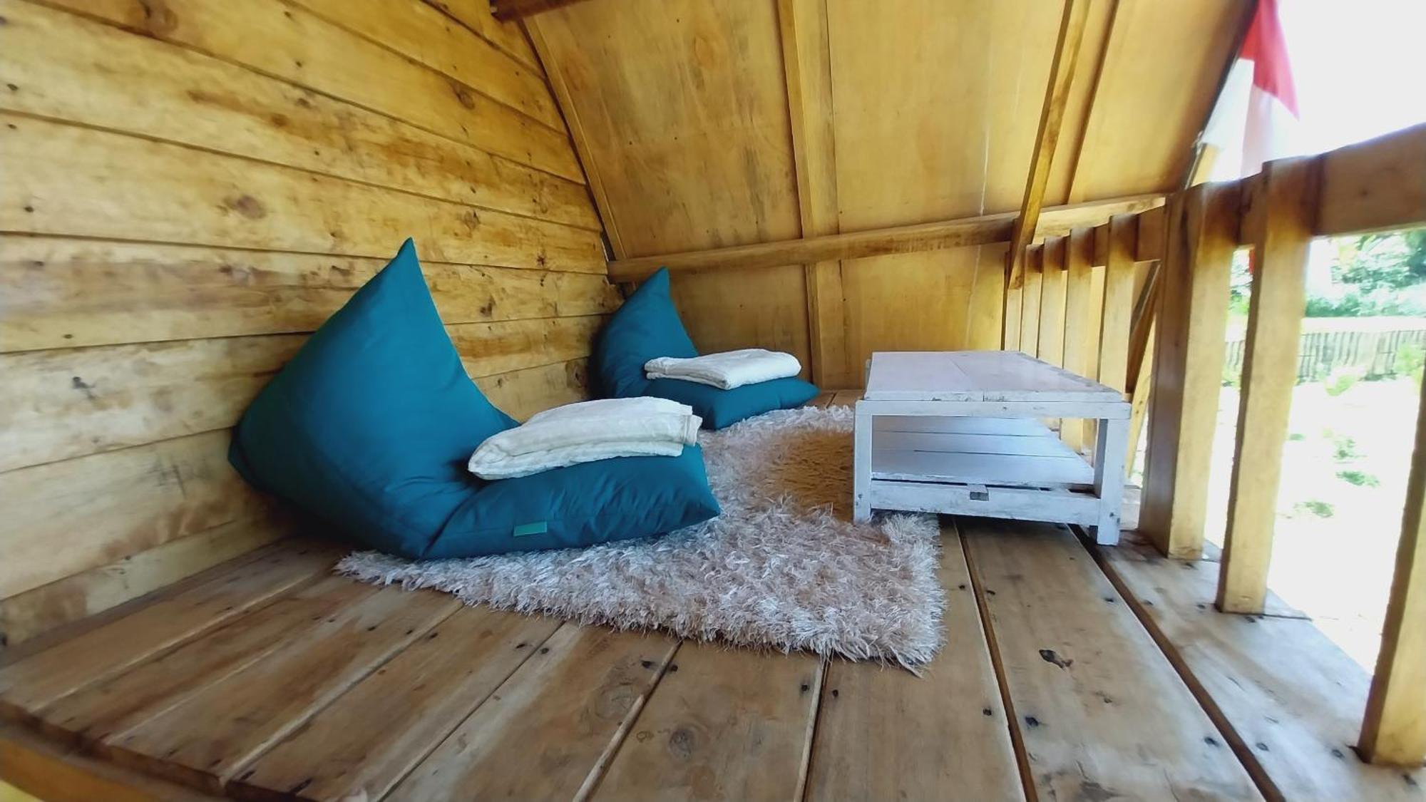Raturinjani Homestay Selong エクステリア 写真