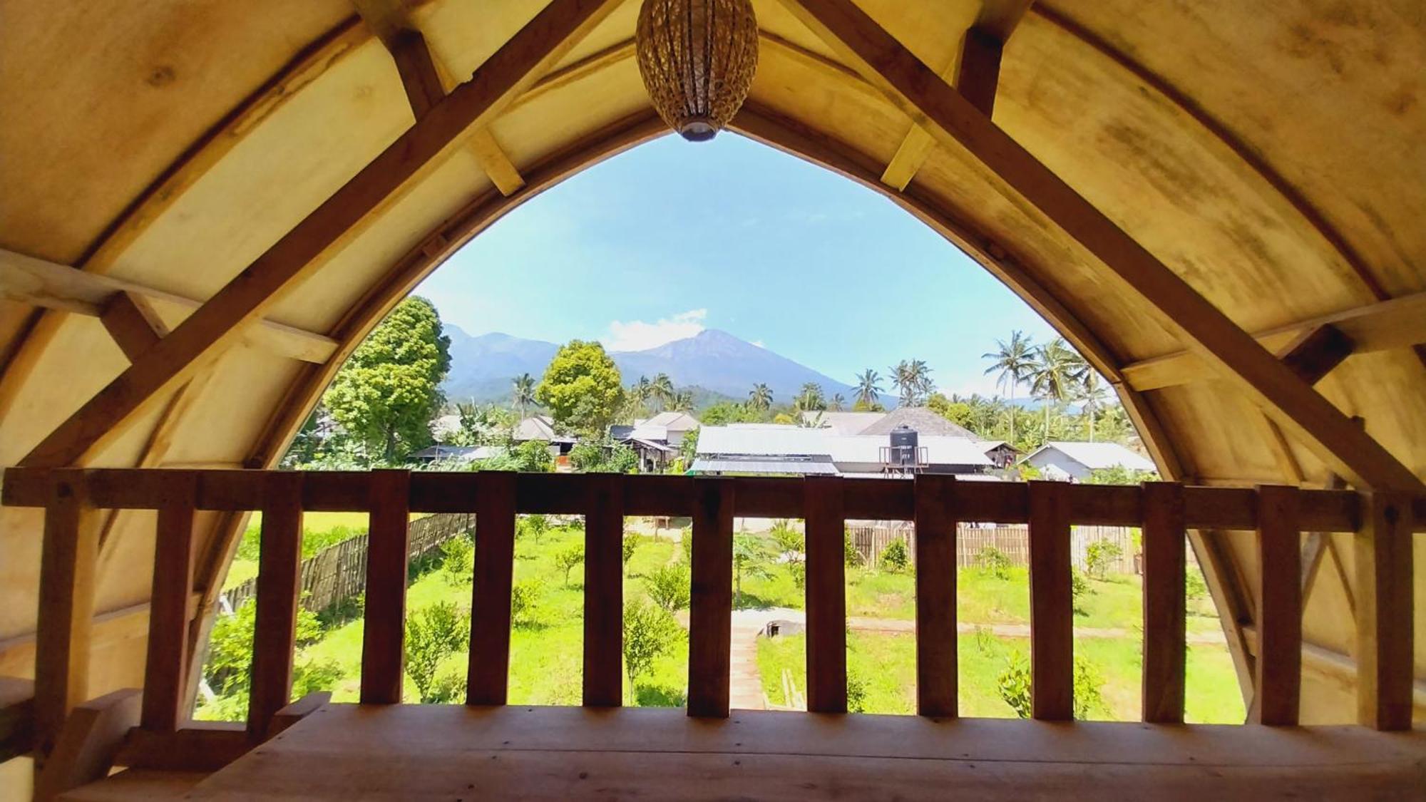 Raturinjani Homestay Selong エクステリア 写真