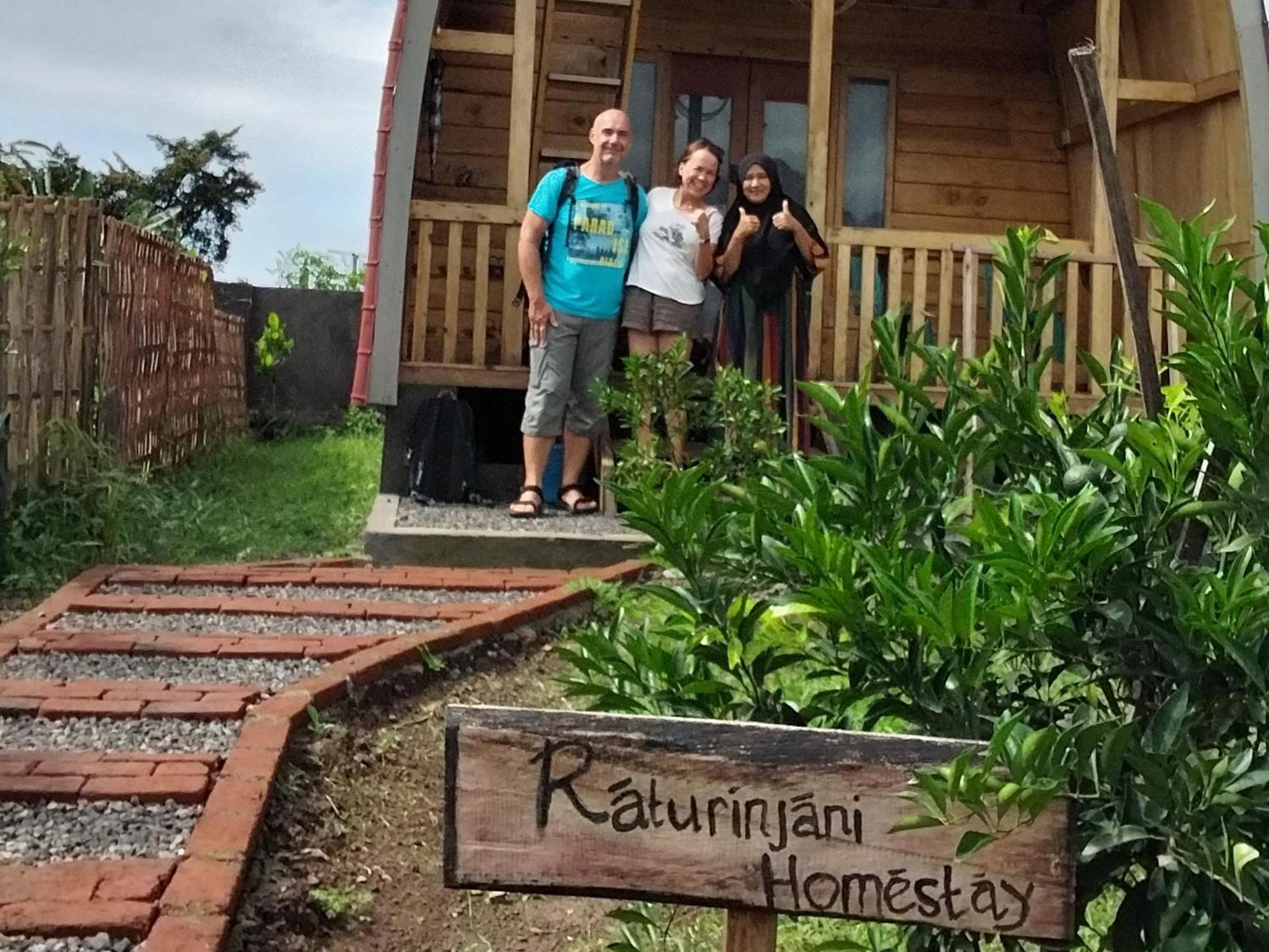 Raturinjani Homestay Selong エクステリア 写真