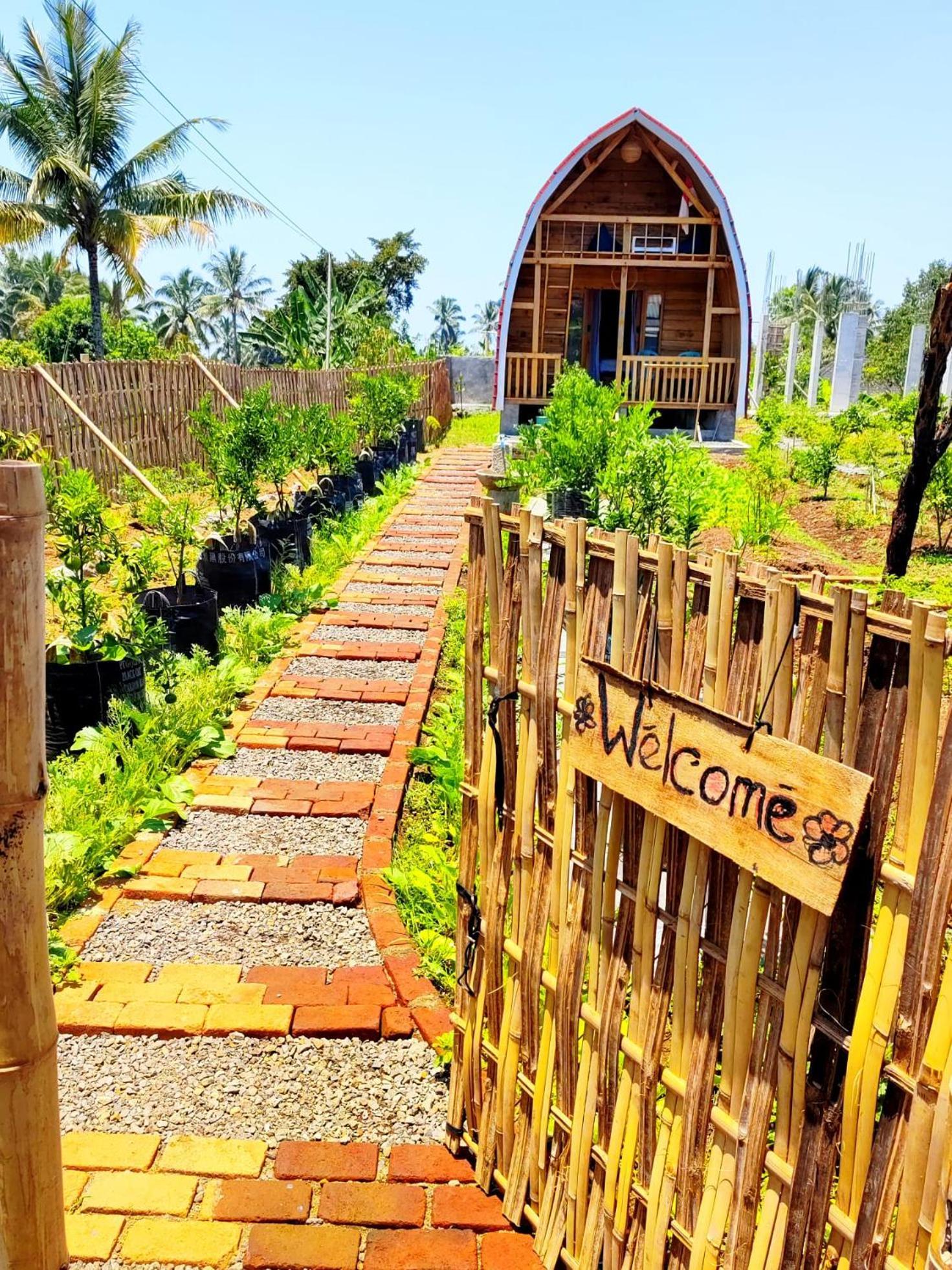 Raturinjani Homestay Selong エクステリア 写真