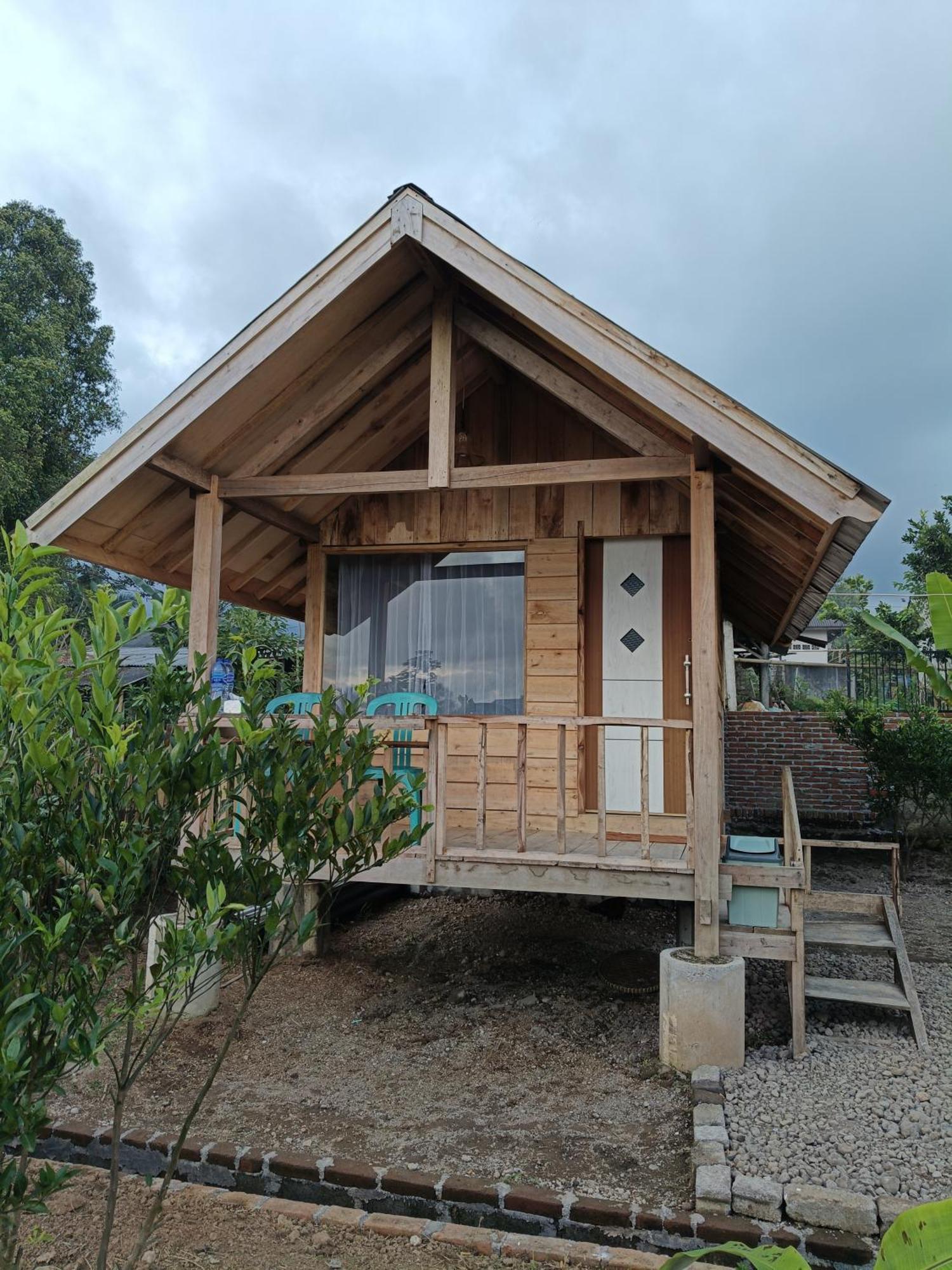 Raturinjani Homestay Selong エクステリア 写真
