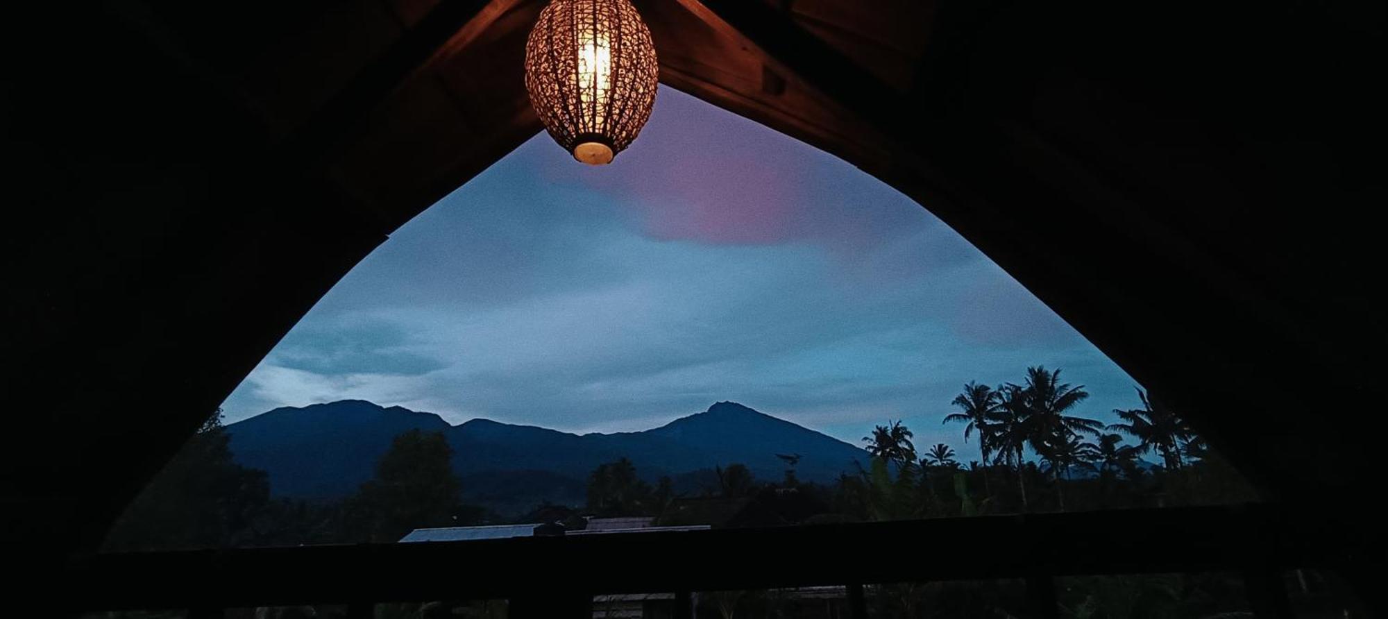 Raturinjani Homestay Selong エクステリア 写真