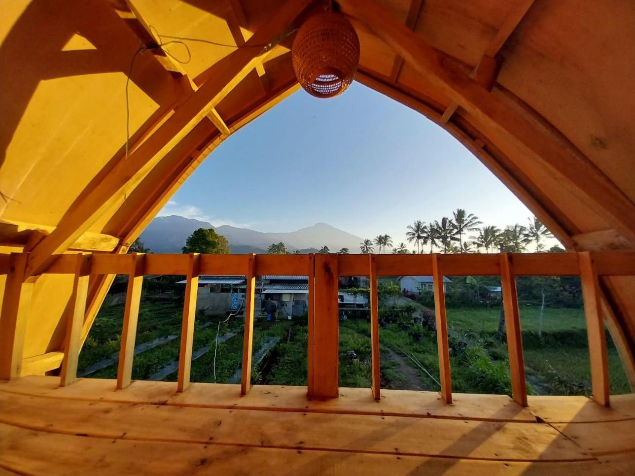 Raturinjani Homestay Selong エクステリア 写真