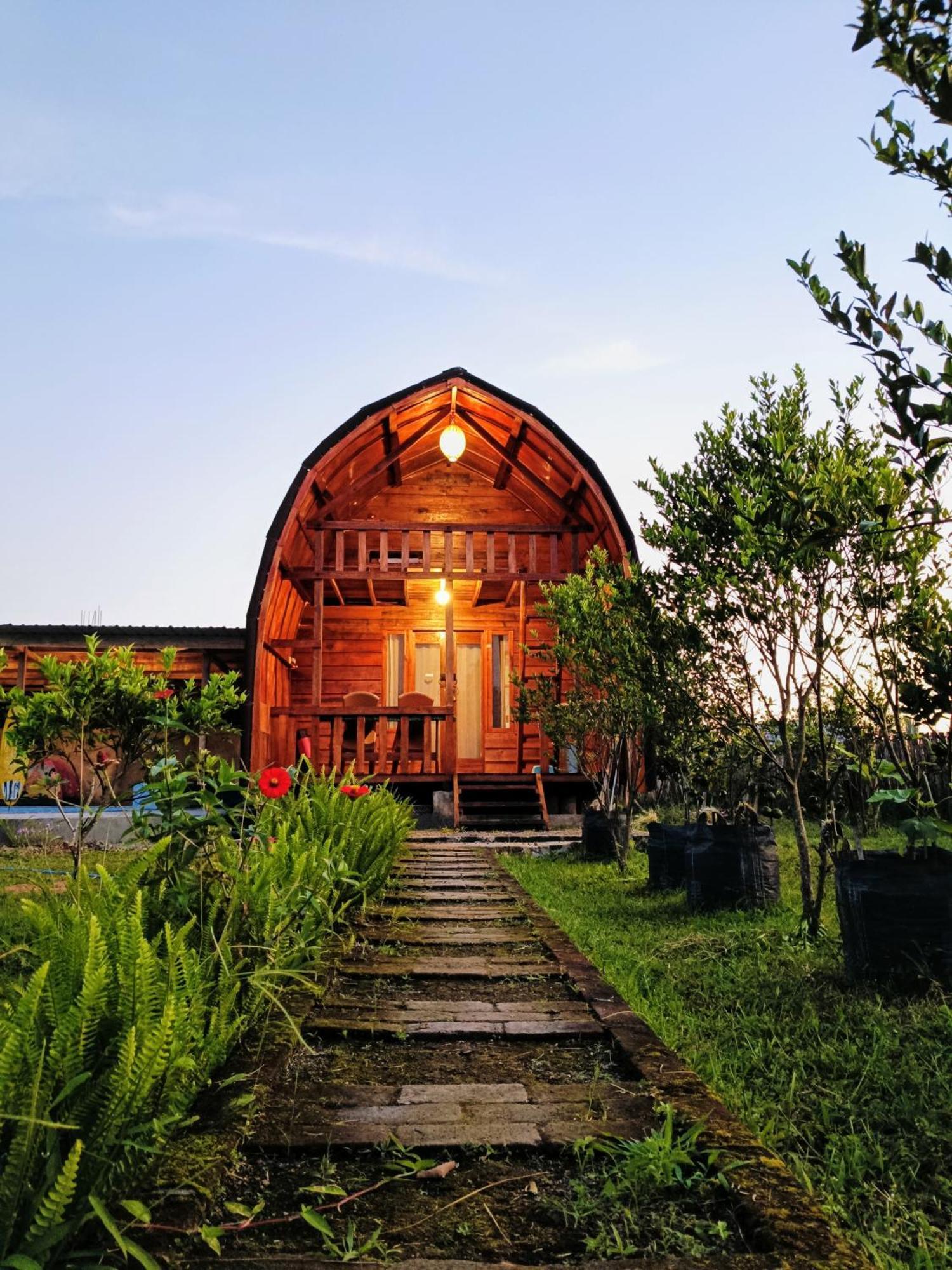 Raturinjani Homestay Selong エクステリア 写真