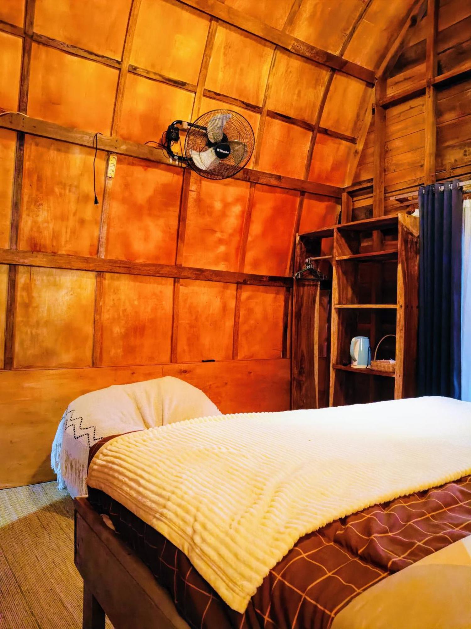 Raturinjani Homestay Selong エクステリア 写真